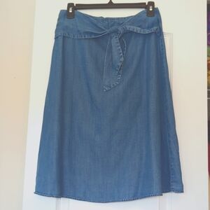 Loft 6p lightweight denim skirt with tie belt
